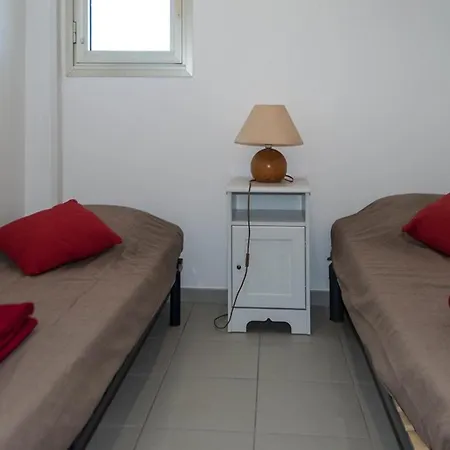 Apartment T2 Au Lavandou, 4 Pers, Acces Plage, Wi-fi, Clim, Parking - Fr-1-803-62 Le Lavandou