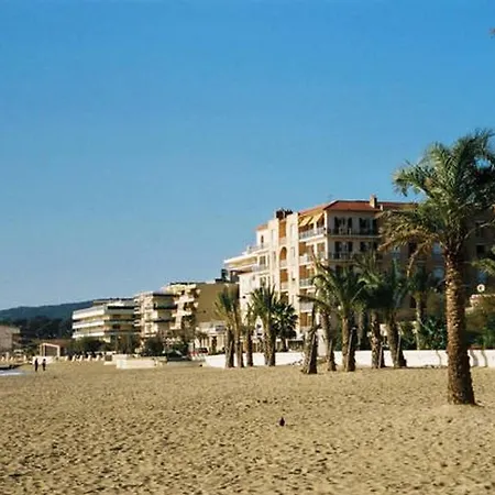 T2 Au Lavandou, Acces Plage, Climatisation, Parking, Pour 4 Personnes - Fr-1-803-62 לה לבאנדו